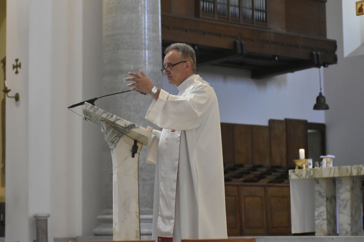 Radosne spotkanie oaz przy kościele pw. św. Anzelma w Rzymie