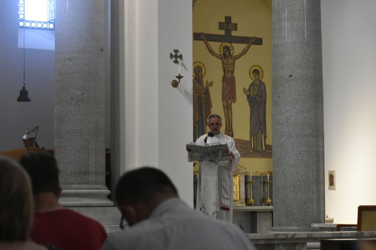 Radosne spotkanie oaz przy kościele pw. św. Anzelma w Rzymie