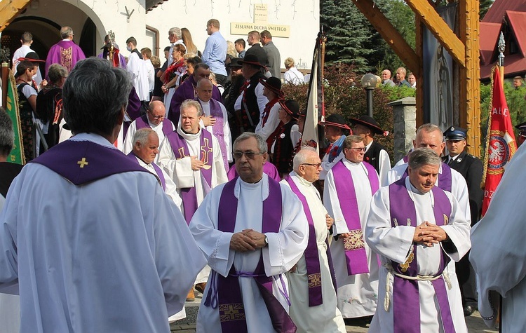 Uroczystości pogrzebowe śp. ks. kan. Wojciecha Janke w Lalikach