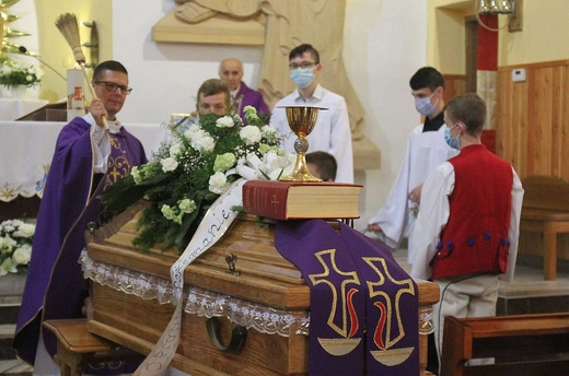 Uroczystości pogrzebowe śp. ks. kan. Wojciecha Janke w Lalikach