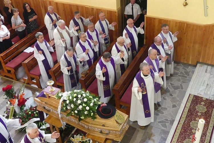 Uroczystości pogrzebowe śp. ks. kan. Wojciecha Janke w Lalikach