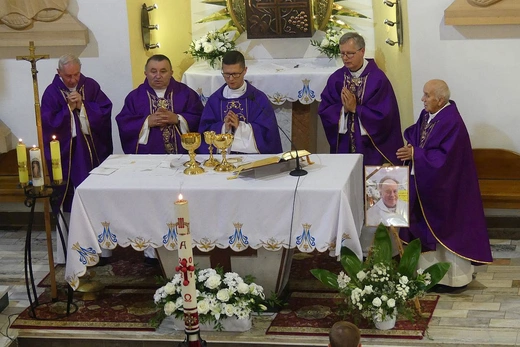 Uroczystości pogrzebowe śp. ks. kan. Wojciecha Janke w Lalikach