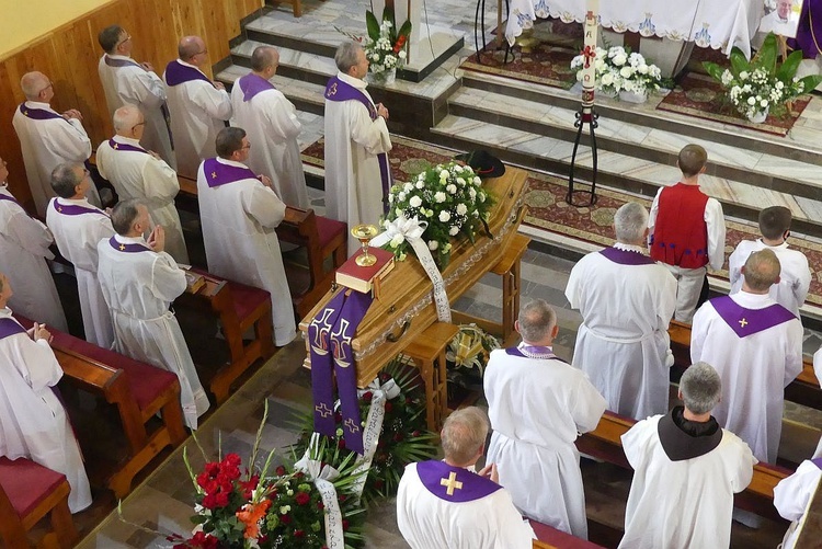 Uroczystości pogrzebowe śp. ks. kan. Wojciecha Janke w Lalikach