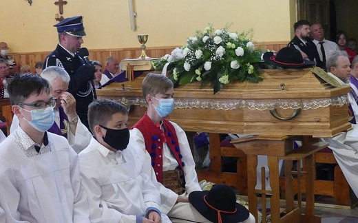 Uroczystości pogrzebowe śp. ks. kan. Wojciecha Janke w Lalikach