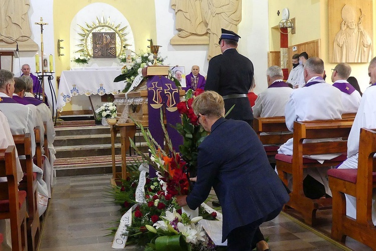 Uroczystości pogrzebowe śp. ks. kan. Wojciecha Janke w Lalikach