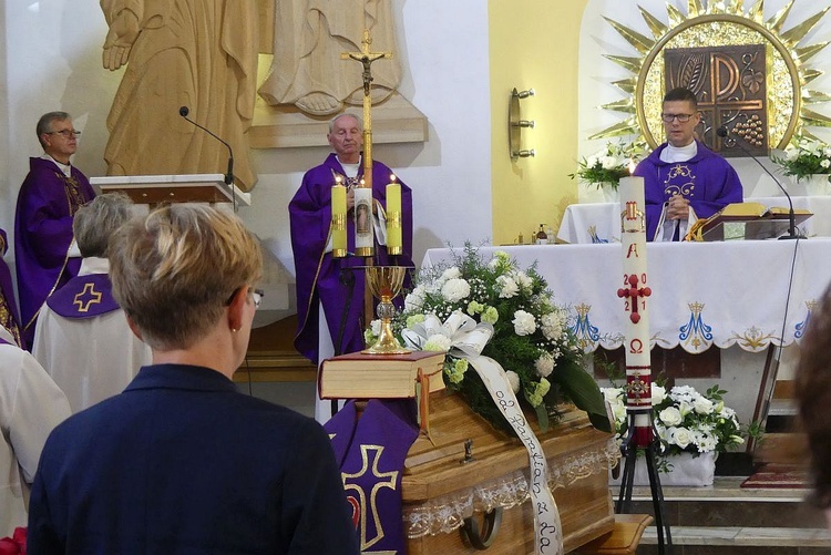 Uroczystości pogrzebowe śp. ks. kan. Wojciecha Janke w Lalikach