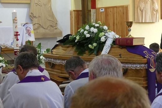 Uroczystości pogrzebowe śp. ks. kan. Wojciecha Janke w Lalikach
