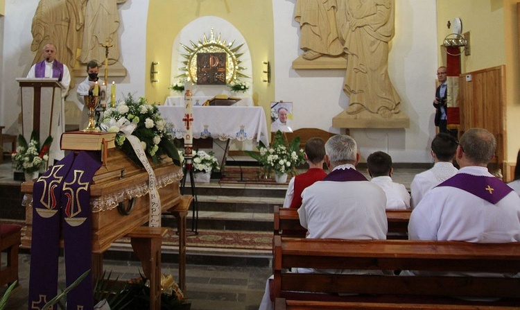 Uroczystości pogrzebowe śp. ks. kan. Wojciecha Janke w Lalikach