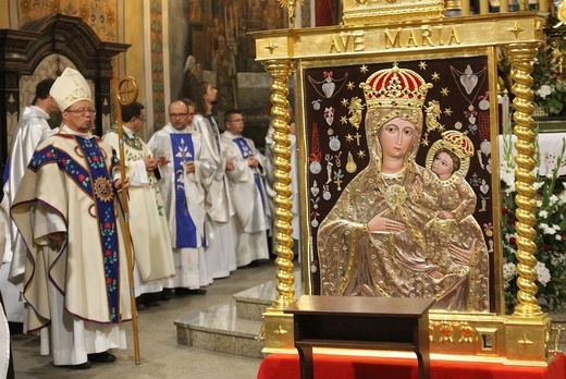 Abp Grzegorz Ryś na nabożeństwie fatimskim z góralami w Rychwałdzie