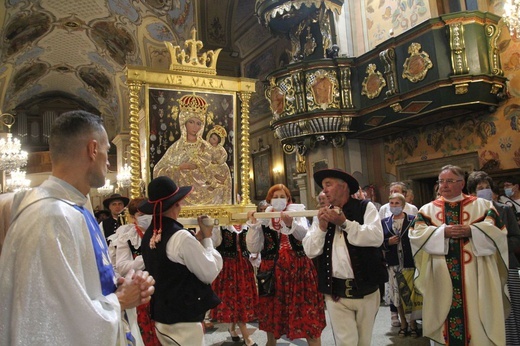 Abp Grzegorz Ryś na nabożeństwie fatimskim z góralami w Rychwałdzie