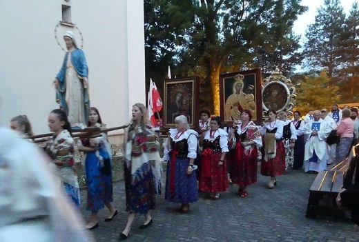 Abp Grzegorz Ryś na nabożeństwie fatimskim z góralami w Rychwałdzie