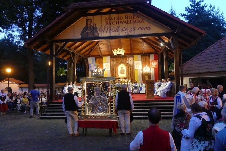 Abp Grzegorz Ryś na nabożeństwie fatimskim z góralami w Rychwałdzie