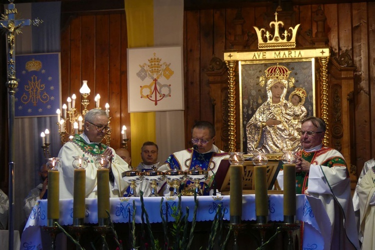 Abp Grzegorz Ryś na nabożeństwie fatimskim z góralami w Rychwałdzie