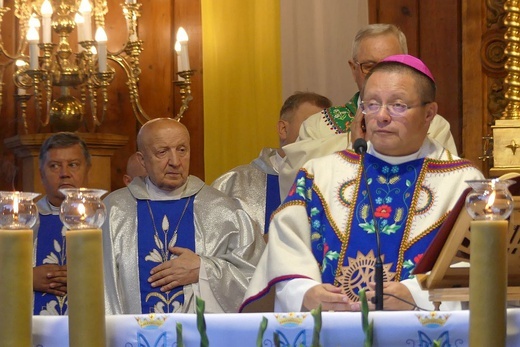 Abp Grzegorz Ryś na nabożeństwie fatimskim z góralami w Rychwałdzie