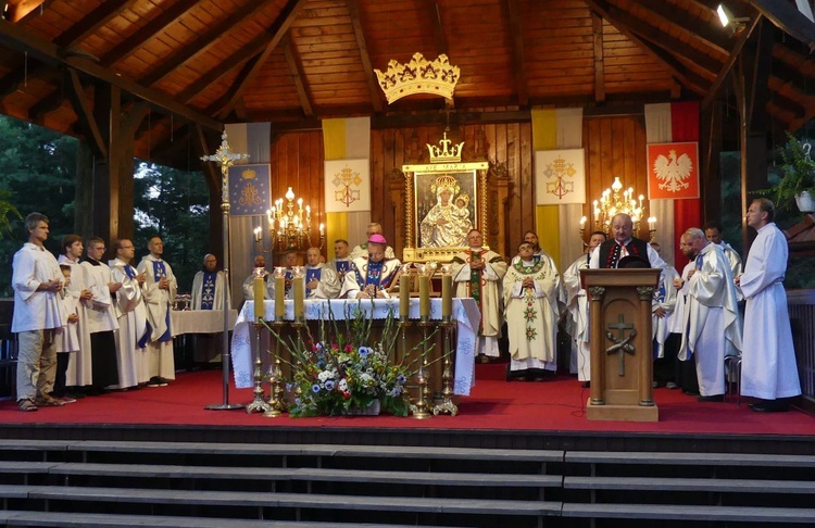 Abp Grzegorz Ryś na nabożeństwie fatimskim z góralami w Rychwałdzie