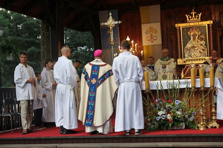 Abp Grzegorz Ryś na nabożeństwie fatimskim z góralami w Rychwałdzie