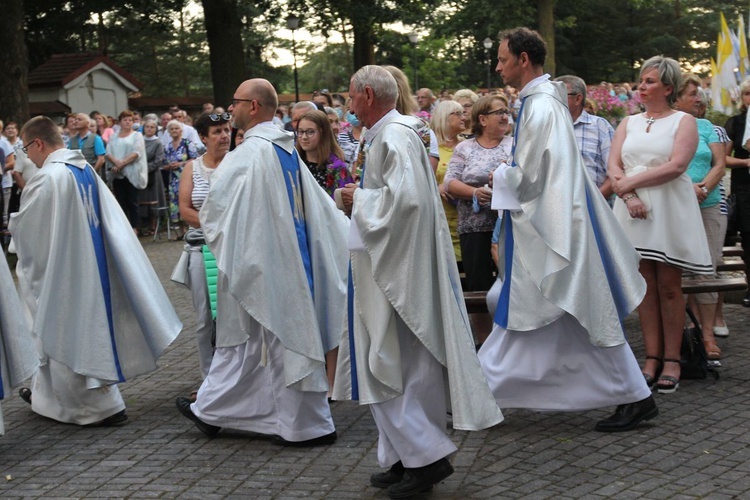 Abp Grzegorz Ryś na nabożeństwie fatimskim z góralami w Rychwałdzie