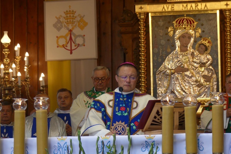 Abp Grzegorz Ryś na nabożeństwie fatimskim z góralami w Rychwałdzie