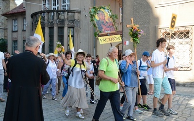 Strumień nyski rozpoczął sztafetę na Jasną Górę