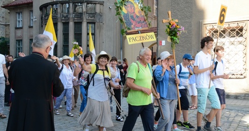 Strumień nyski rozpoczął sztafetę na Jasną Górę