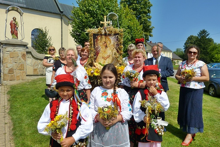 Uszew. Dożynki w drodze