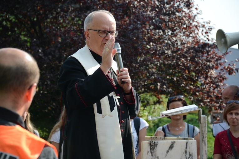 Start jedynek niebieskiej i żółtej