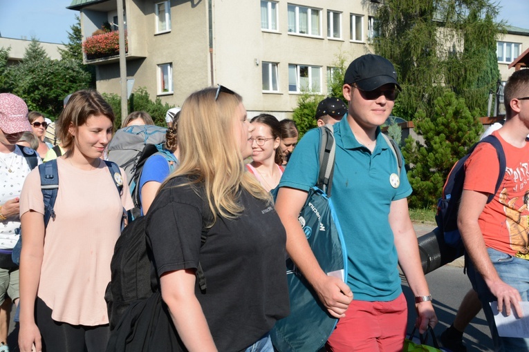 Start jedynek niebieskiej i żółtej