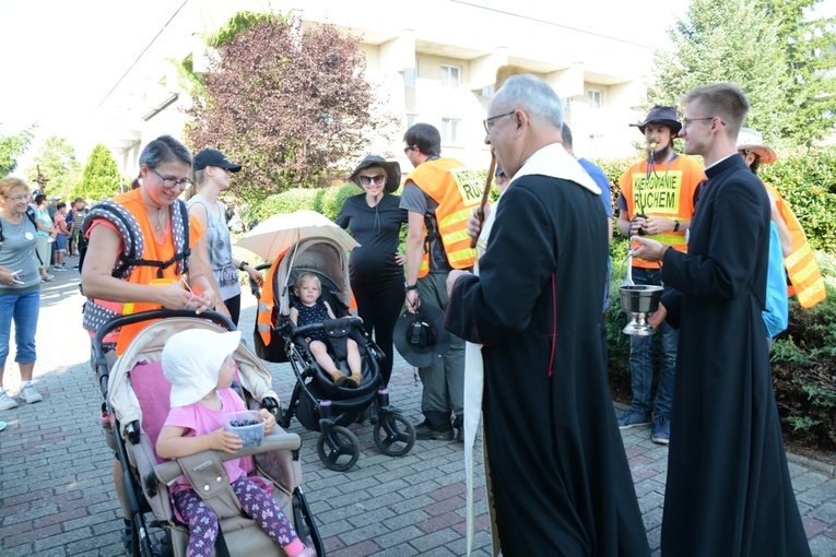 Start jedynek niebieskiej i żółtej