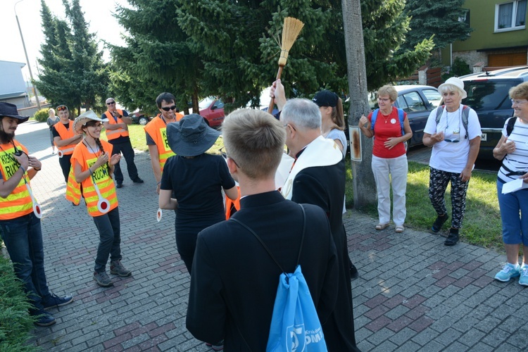 Start jedynek niebieskiej i żółtej