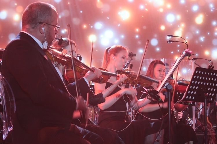 Głuszyca. Koncert Polskiej Orkiestry Muzyki Filmowej i SOUND’n Grace