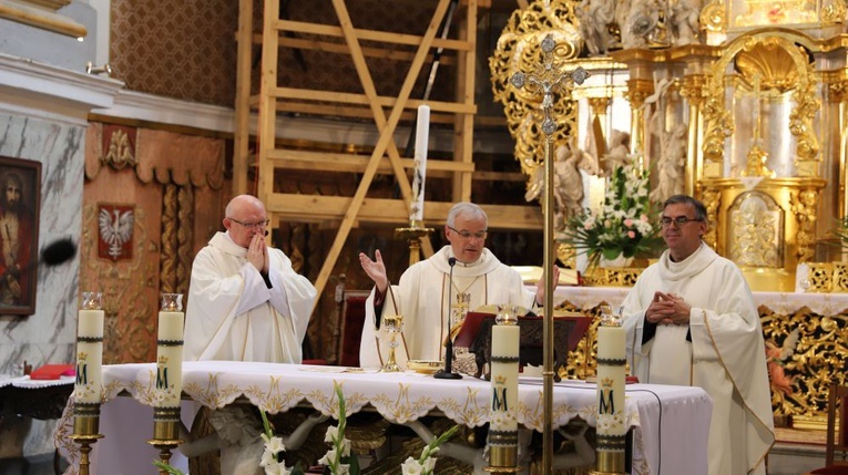 Jednej z uroczystych Mszy św. przewodniczył bp Marek Mendyk.