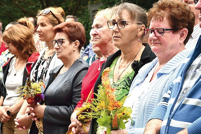 	Wiele osób miało ze sobą bukiety ziół, które pod koniec Mszy św. zostały pobłogosławione.