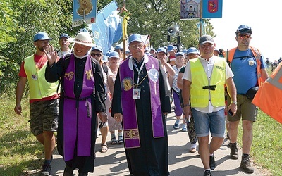 ◄	Z Przeprośnej Górki jako pierwsza wyruszyła kolumna skarżyska. 