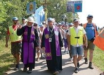 ◄	Z Przeprośnej Górki jako pierwsza wyruszyła kolumna skarżyska. 