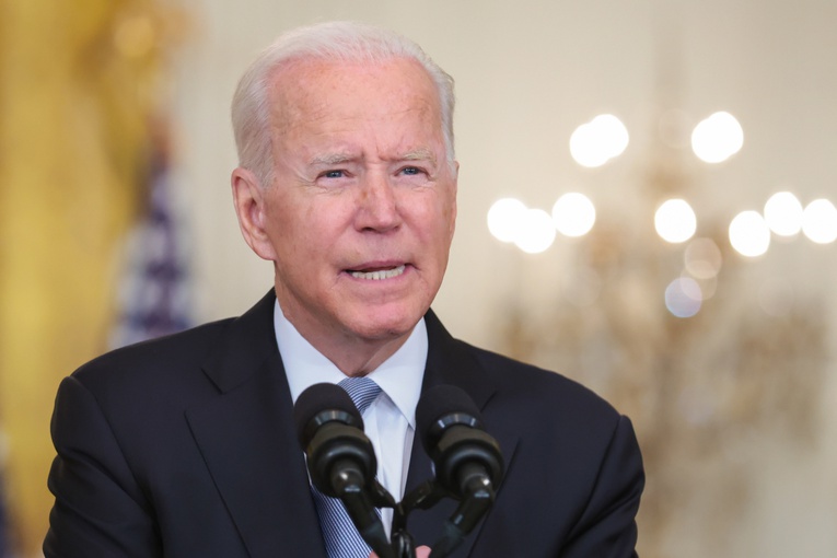 Biden w ogniu krytyki za przemowę o Afganistanie; "winą obarczył innych"
