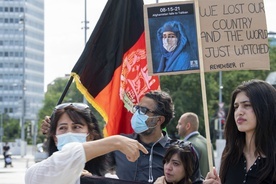 Afgańczycy podczas protestów w Europie Zachodniej