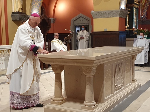 Konsekracja ołtarza w kościele św. Jacka w Bytomiu