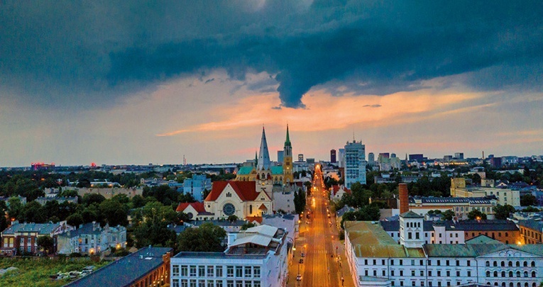 Współczesne miasta stanowią uprzywilejowane miejsca dla nowej ewangelizacji – uważa abp Grzegorz Ryś, metropolita łódzki. A w Łodzi warunki są szczególne, bo jej mieszkańcy należą do najmniej religijnych w kraju.