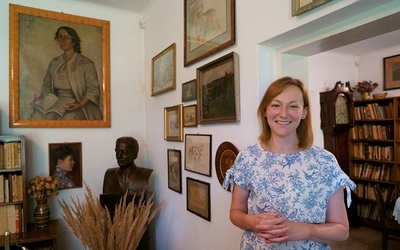 Diana Pieczonka-Giec uważa gabinet pisarki  za ważne miejsce muzeum.
