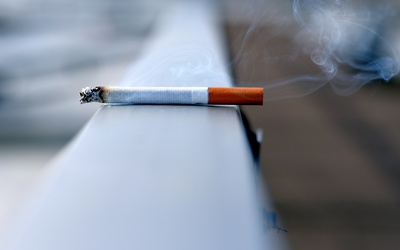 Badanie: Jedynie połowa palących osób zdaje sobie sprawę, że palenie powoduje raka płuca