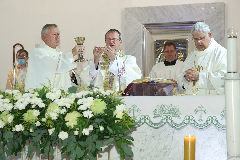 Przekazanie pamiątek po bp. Spletcie