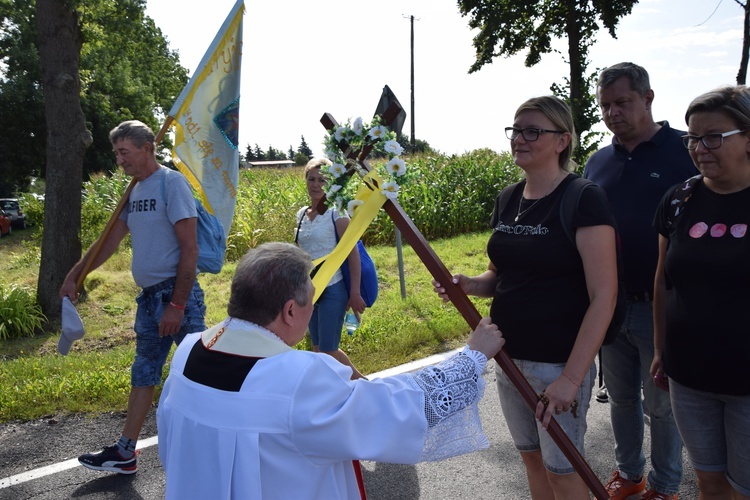 Pielgrzymi z Żychlina i Msza św. z wprowadzeniem relikwii papieża