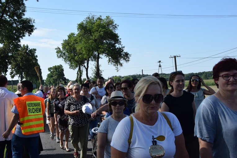 Pielgrzymi z Żychlina i Msza św. z wprowadzeniem relikwii papieża
