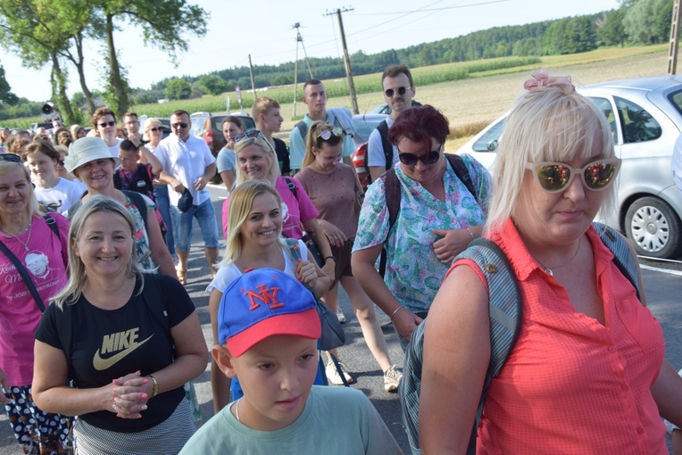 Pielgrzymi z Żychlina i Msza św. z wprowadzeniem relikwii papieża