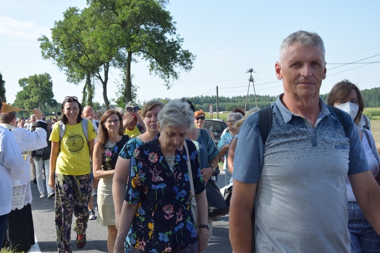 Pielgrzymi z Żychlina i Msza św. z wprowadzeniem relikwii papieża