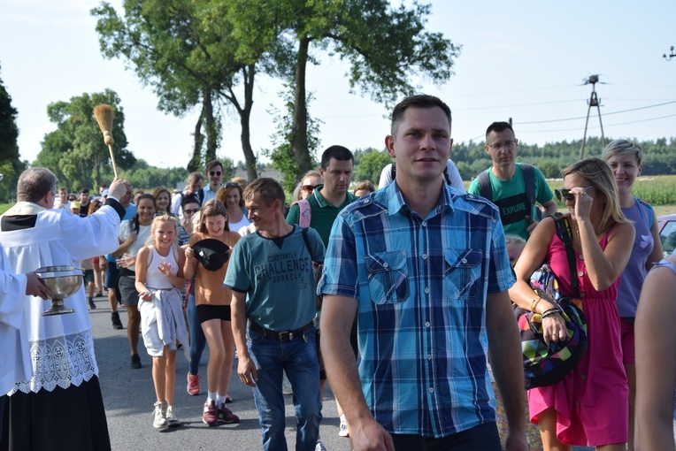 Pielgrzymi z Żychlina i Msza św. z wprowadzeniem relikwii papieża