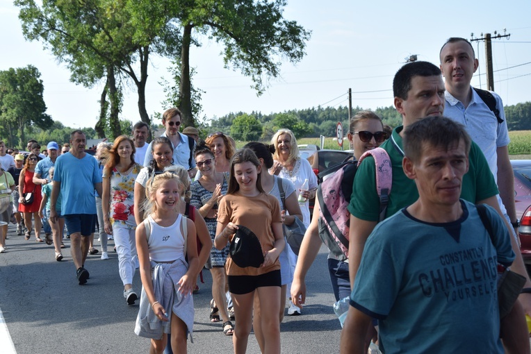 Pielgrzymi z Żychlina i Msza św. z wprowadzeniem relikwii papieża