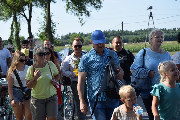Pielgrzymi z Żychlina i Msza św. z wprowadzeniem relikwii papieża