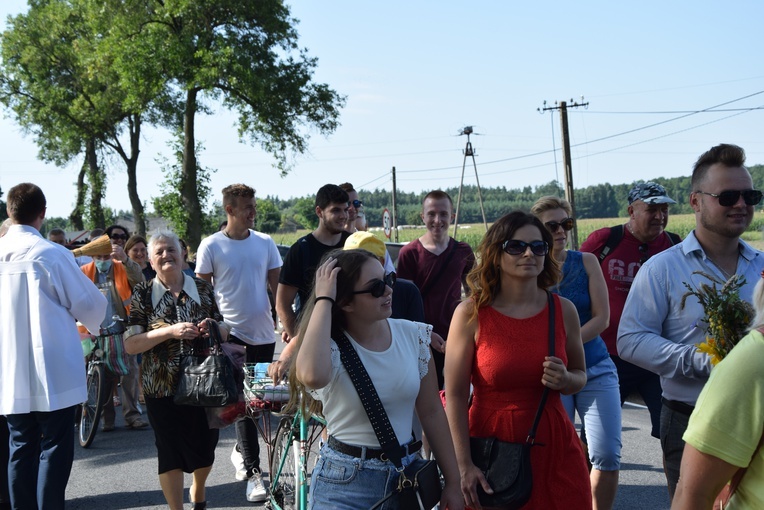 Pielgrzymi z Żychlina i Msza św. z wprowadzeniem relikwii papieża