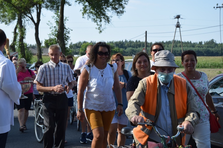 Pielgrzymi z Żychlina i Msza św. z wprowadzeniem relikwii papieża